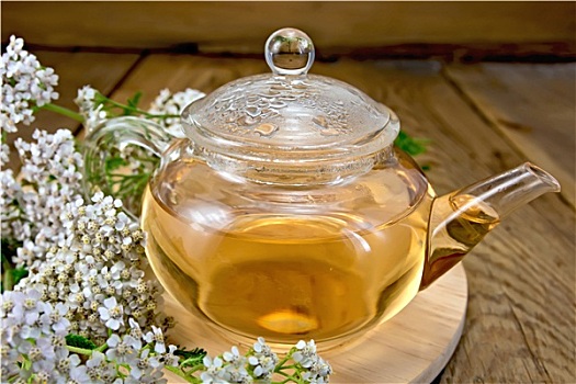 茶,西洋蓍草,玻璃茶壶,木板
