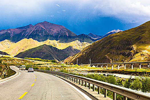 青藏高原的公路