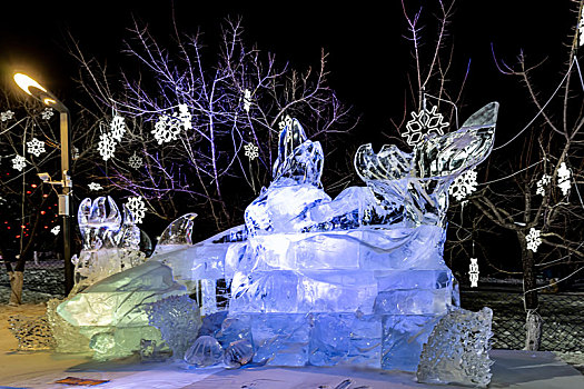 中国长春世界雕塑公园冰雪乐园夜景