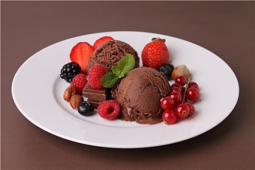 巧克力冰淇淋,红莓