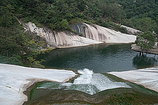 河南南阳西峡县山中瀑布水潭