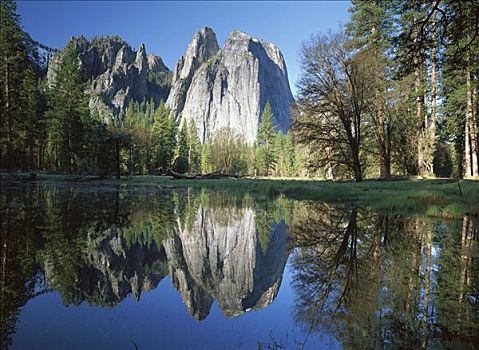 教堂岩,反射,默塞德河,优胜美地国家公园,加利福尼亚