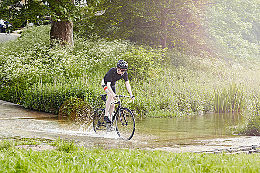骑车,骑,上方,洪水,道路,科茨沃尔德,英国
