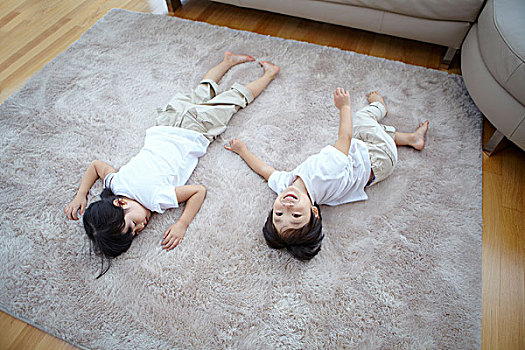 男孩,头像,女孩,躺着,地毯