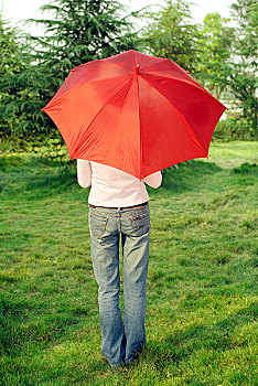 打伞的女人图片