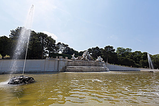 直播行业“泡沫”危机渐显 已有上百家直播平台关闭