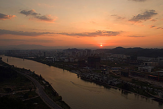 夕阳下的黄山市