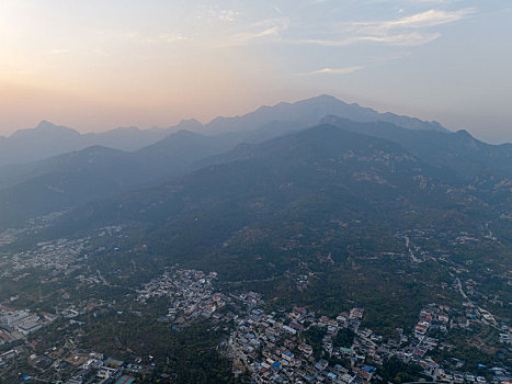 航拍山东泰安城市风光