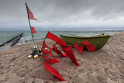 小,渔船,浮漂,红色,旗帜,海滩,波罗的海,胜地,阿伦斯霍普,费施兰德-达斯-茨因斯特,梅克伦堡前波莫瑞州,德国,欧洲