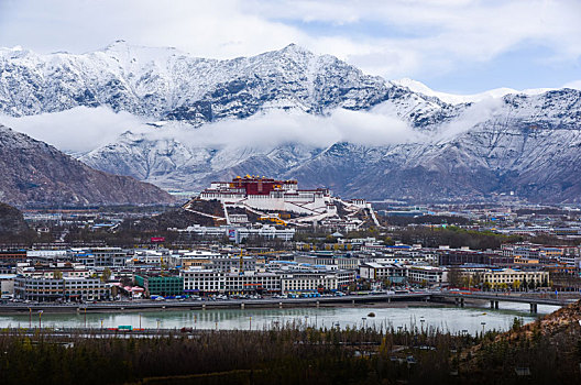 西藏自治区拉萨市布达拉宫全景