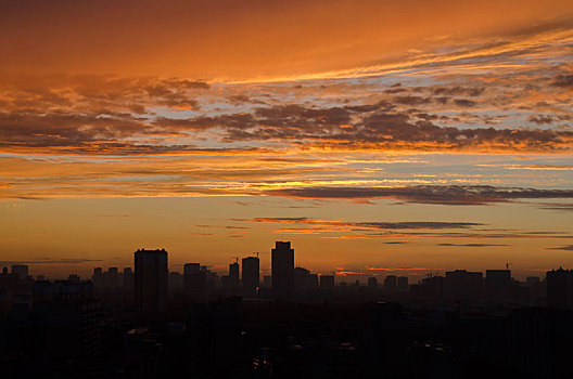 城市日落剪影