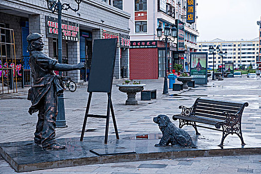内蒙古呼伦贝尔满洲里街头雕塑,街头画家