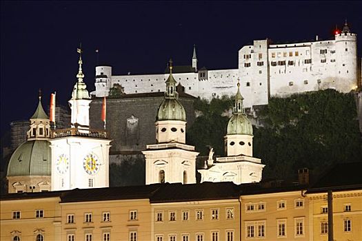 市政厅,大教堂,霍亨萨尔斯堡城堡,夜景,萨尔茨堡,奥地利,欧洲