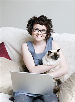 女性,拿着,猫,笔记本电脑
