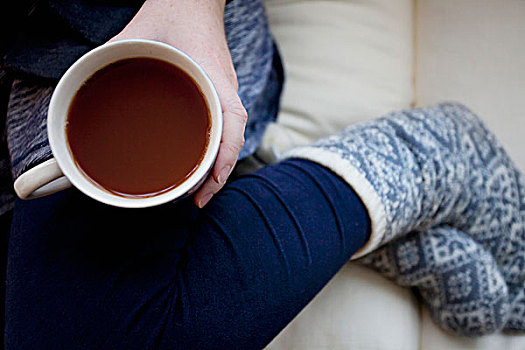 坐,女人,沙发,一杯咖啡,冬天,袜子