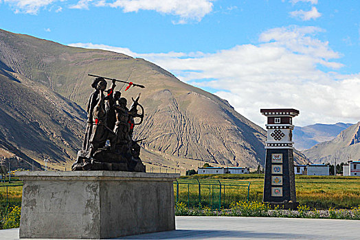 西藏亚东帕里镇雕塑