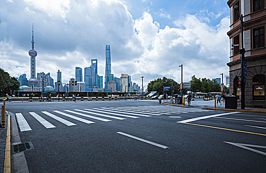 汽车广告背景，上海滩，马路，公路，路面 ，延时，柏油路，欧式建筑