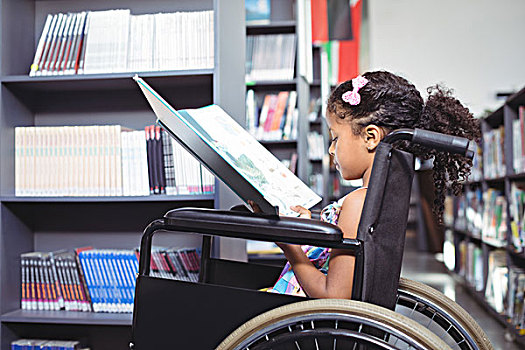 女孩,读,书本,轮椅,侧面视角,坐,图书馆