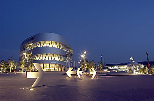 德国,斯图加特,奔驰博物馆,光亮,箭头,晚间,序列,博物馆建筑,建筑,克莱斯勒,景象,2005年,象征