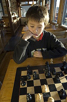男孩,玩,下棋,波特兰,俄勒冈,美国
