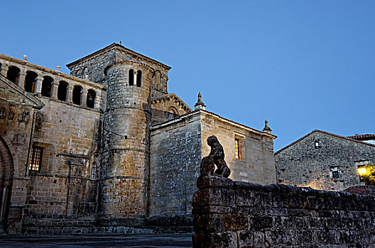 罗马式,高校,教堂,桑蒂亚纳德尔玛卢,坎塔布里亚,西班牙,欧洲