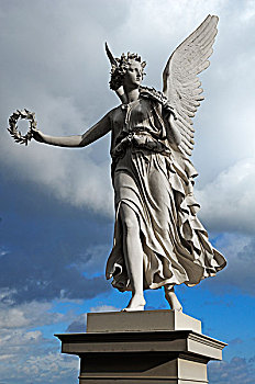 雕塑,天使,平和,正面,多云,天空,宫殿,花园,城堡,修威林,梅克伦堡前波莫瑞州,德国,欧洲