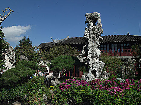 江苏苏州市留园园林观音石像