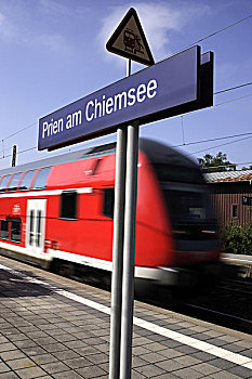 列车,普里恩,基姆湖,铁路,车站,齐姆高,巴伐利亚,德国,欧洲