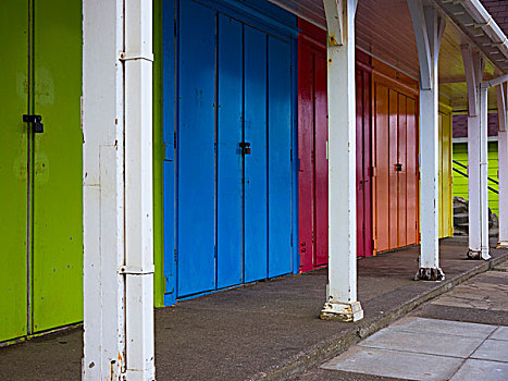 彩色,海滩小屋,斯卡伯勒,北约克郡,英格兰