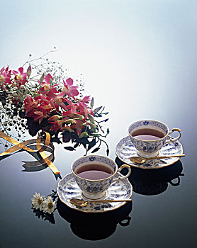 俯拍,两个,茶杯,花,旁侧