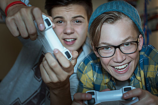 两个,青少年,男孩,玩,一起,电子游戏