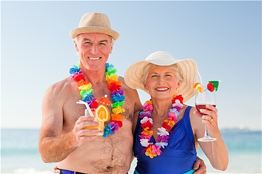 老年,夫妻,喝,鸡尾酒,海滩