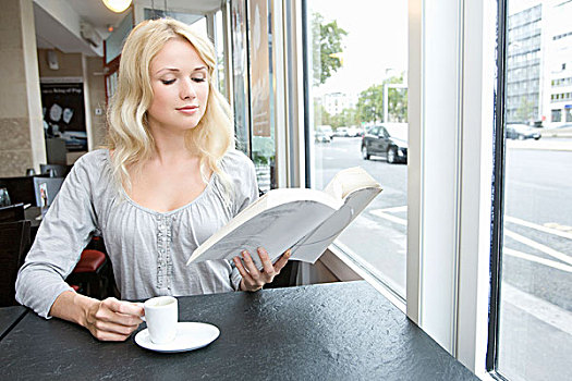 女人,读,书本,咖啡