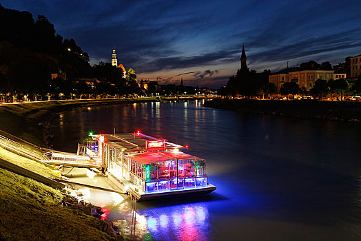 漂浮,酒吧,萨尔察赫河,河,教堂,左边,萨尔茨堡,奥地利,欧洲