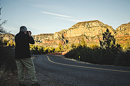 老人,拍照,岩石构造,塞多纳,亚利桑那,美国,男人,旅游