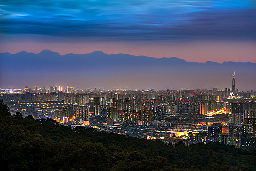 四川省成都市龙泉山眺望城市夜景远景图
