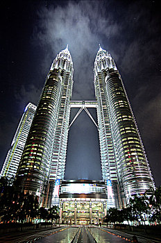 双子塔,吉隆坡,马来西亚,最高,建筑,1998年,2004年,台北101大楼,六月,2006年