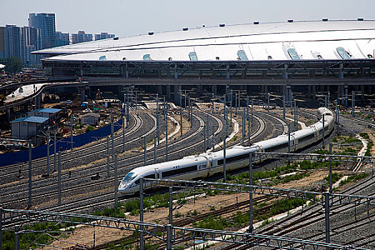 北京火车南站,高速列车