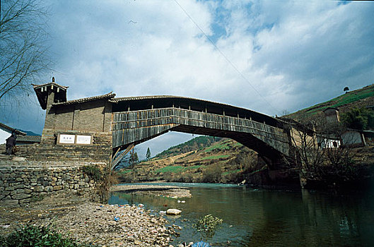 云南省大理州云龙县沘江上的风雨桥-通京桥