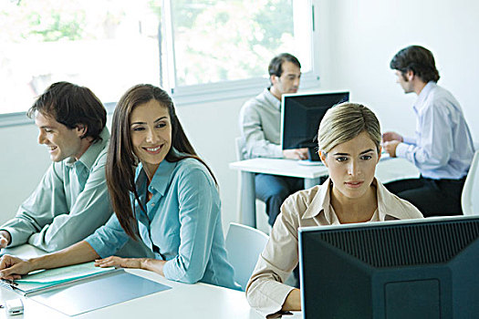 职业女性,办公室,用电脑,商务人士,背景
