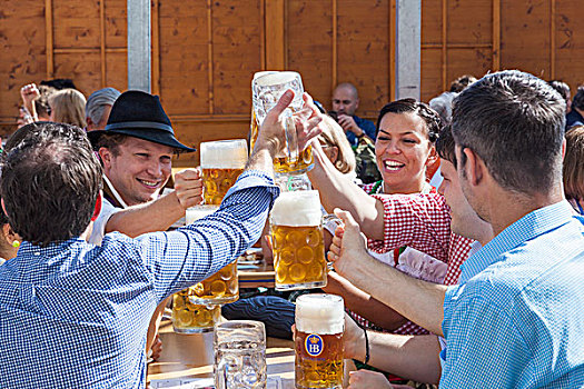 德国,巴伐利亚,慕尼黑,人群,拿着,啤酒杯