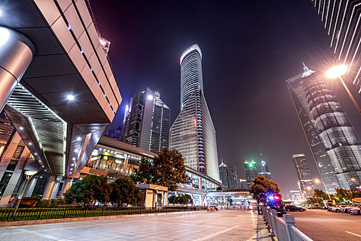 上海金融区办公楼和广场街道