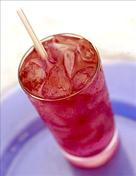 蔓越莓汁,冰块,吸管