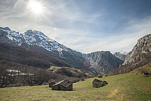 山区木屋,高山,雪山,春天,夏天,阿斯图里亚斯,欧洲,休闲,逆光