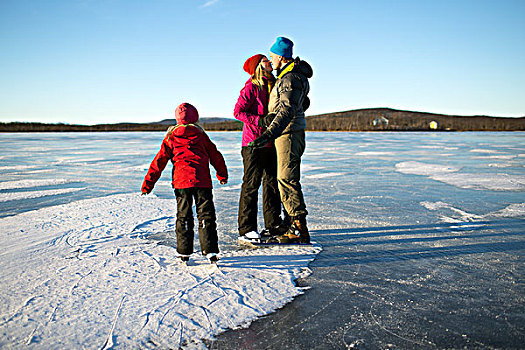 父母,女儿,滑冰,冰湖