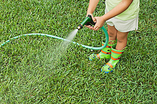 女孩,浇水,草坪,橡胶软管,局部