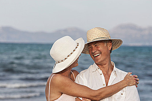情侣,搂抱,海滩,帕尔马,西班牙