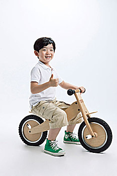 小男孩,自行车