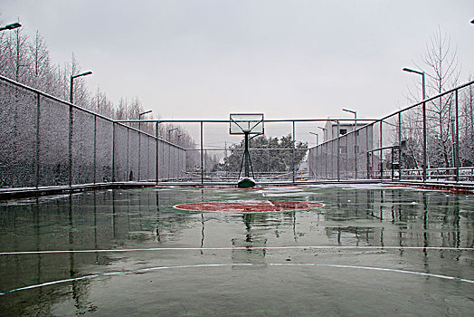 雪景篮球场