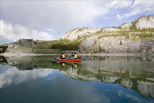 独木舟浆手,安静,反射,育空地区,加拿大,北美